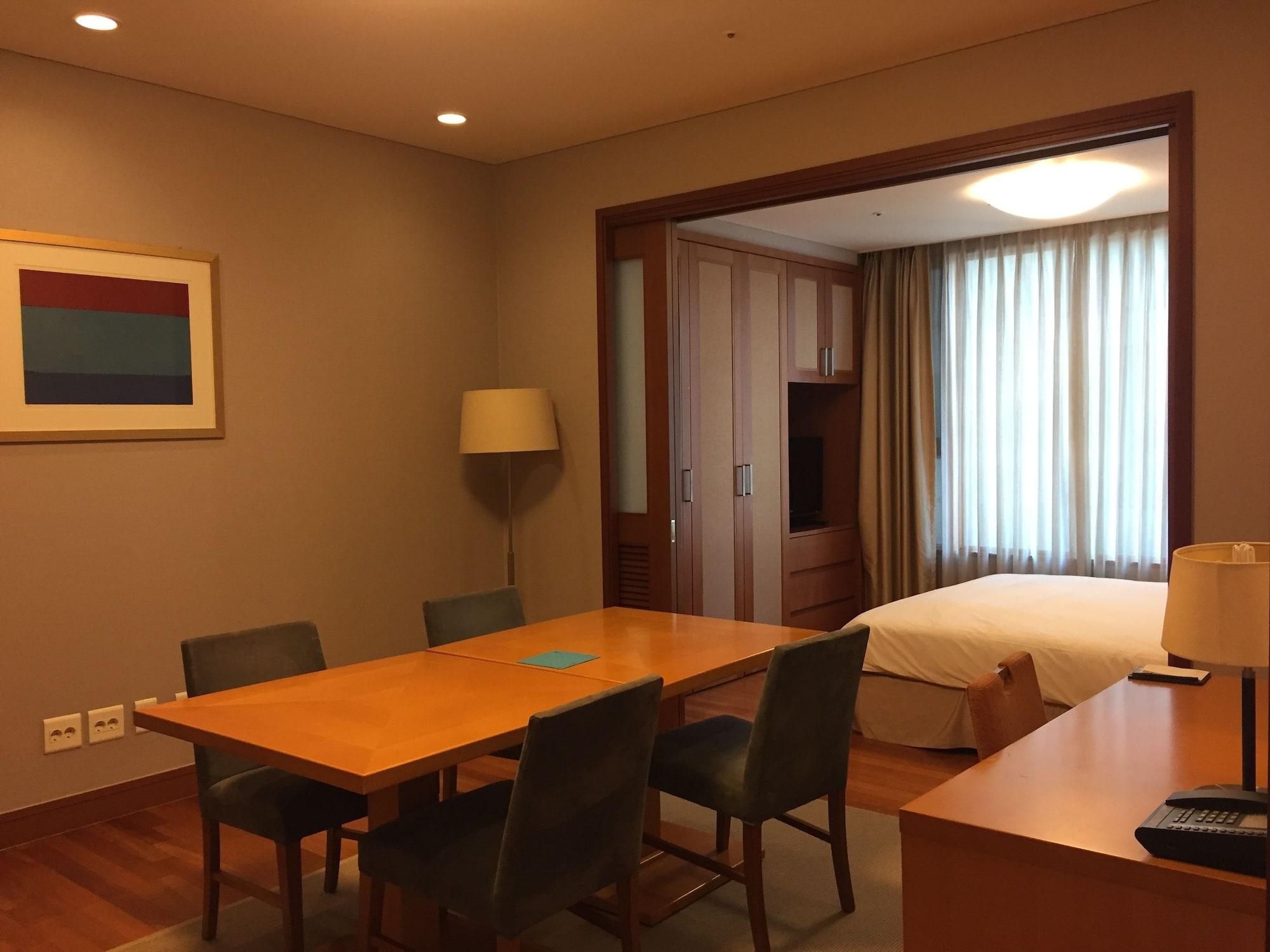 Somerset Palace Apartemen