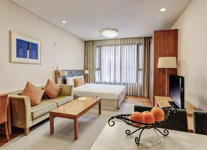 Somerset Palace Apartemen *